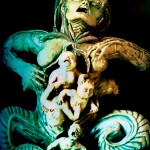 Escultura Mãe Biomecânica